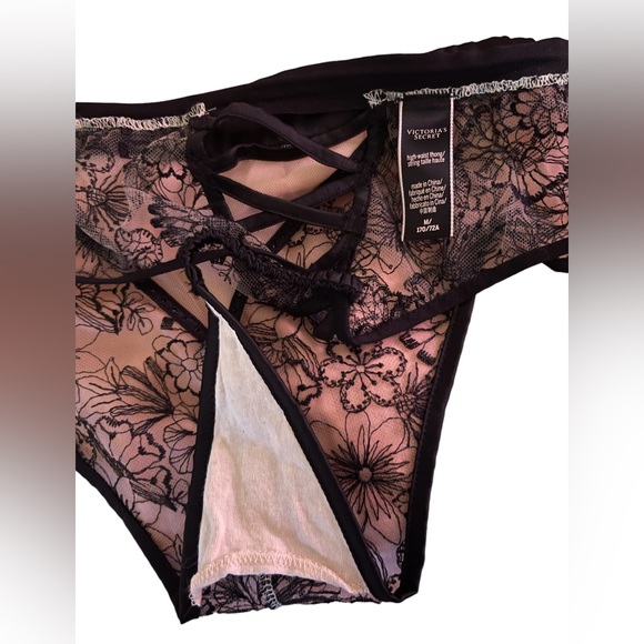 Black lace and rhinestone bra semi sheer lightly lined Victorias Secret - Picture 10 of 11